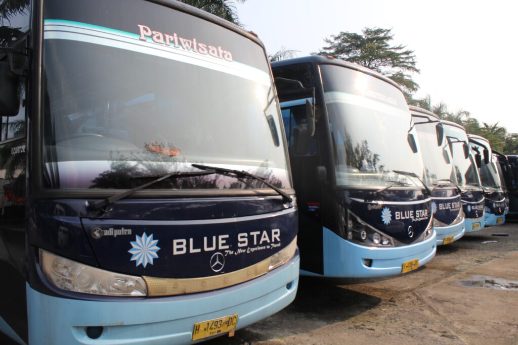 Bus Blue Star